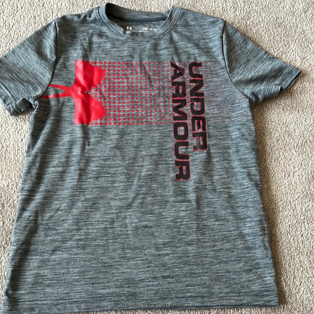 Under Armour gray heat gear t- shirt. Youth S